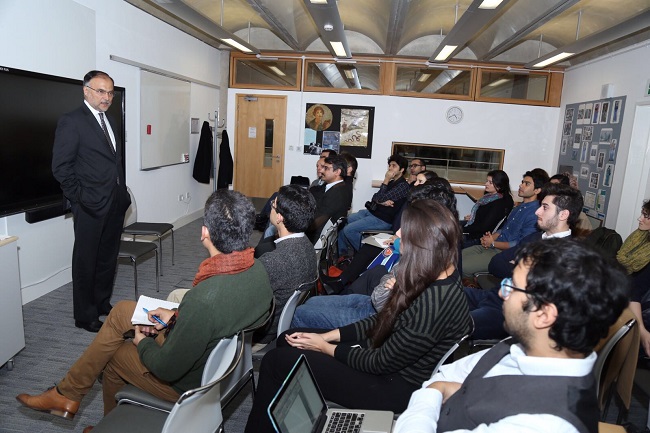 minister-ahsan-iqbal-in-oxford-university-uk-1