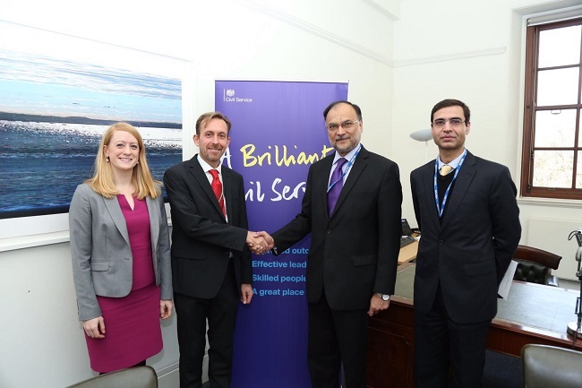 minister-ahsan-iqbal-in-oxford-university-uk-2