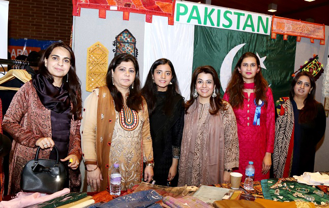 pakistani-stall-attracts-commonwealth-fair-6