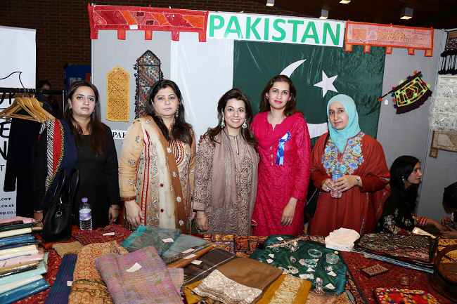 pakistani-stall-attracts-commonwealth-fair-8